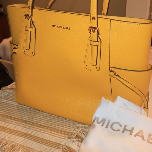 Michael Kors yellow tote bag - Picture 1 of 2